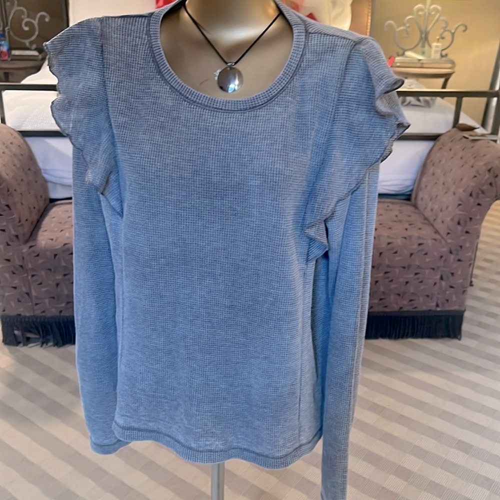 splendid Thermal knit, ruffle top size medium
Brand new with tags.